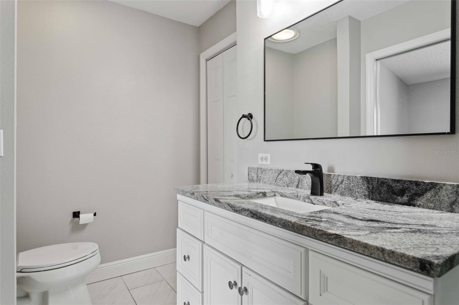 Listing photo id 16 for 739 Vallance Way Ne