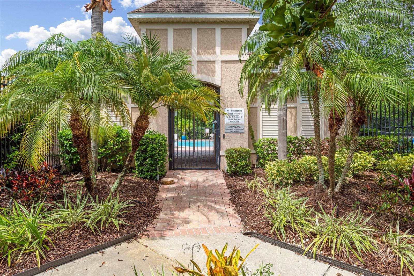 Listing photo id 24 for 739 Vallance Way Ne