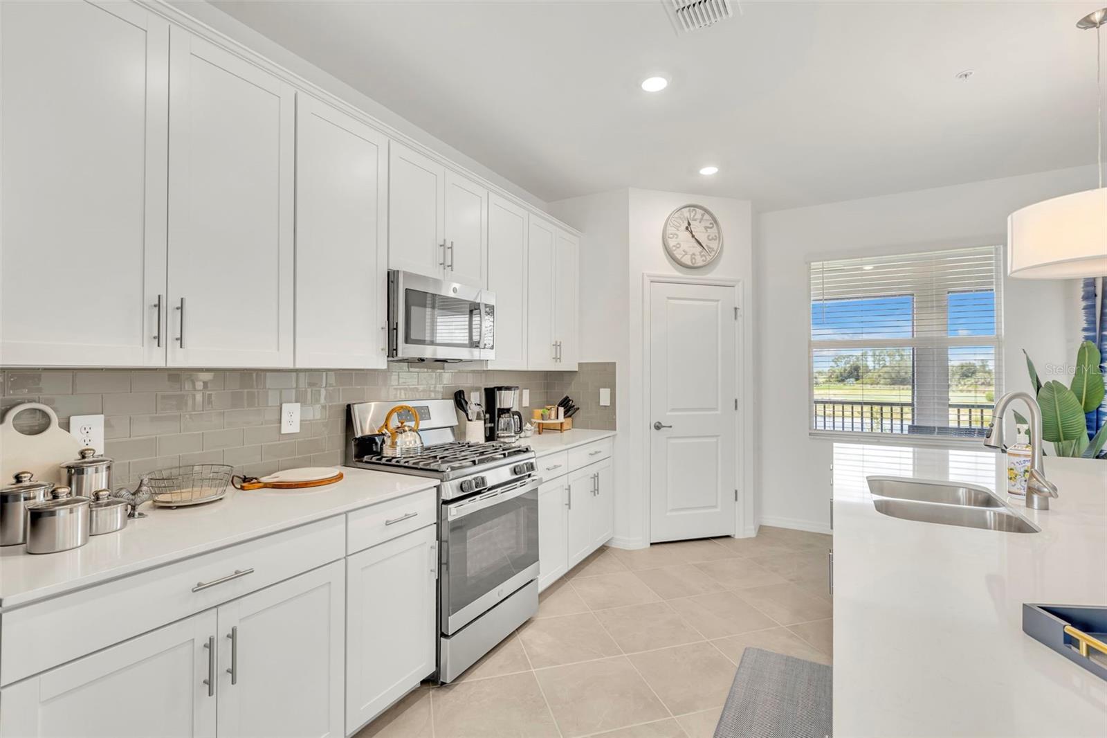 Image 16 of 43 For 43250 Water Bird Way  5921