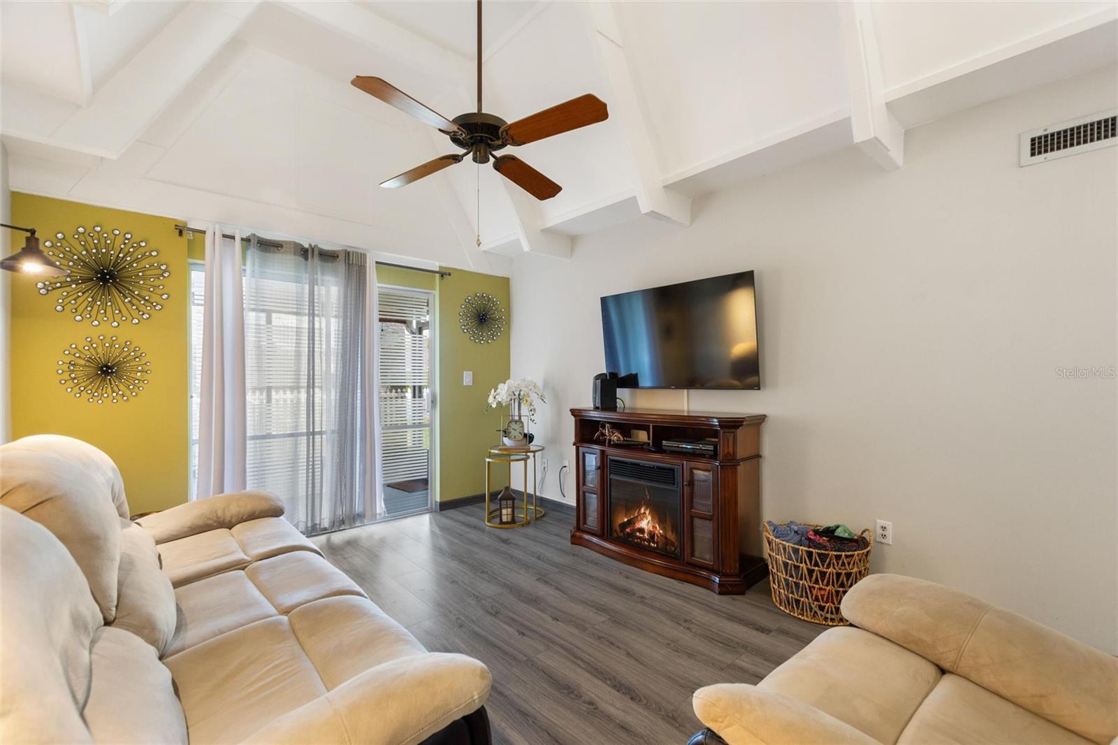 Image 8 of 71 For 4711 Club Circle