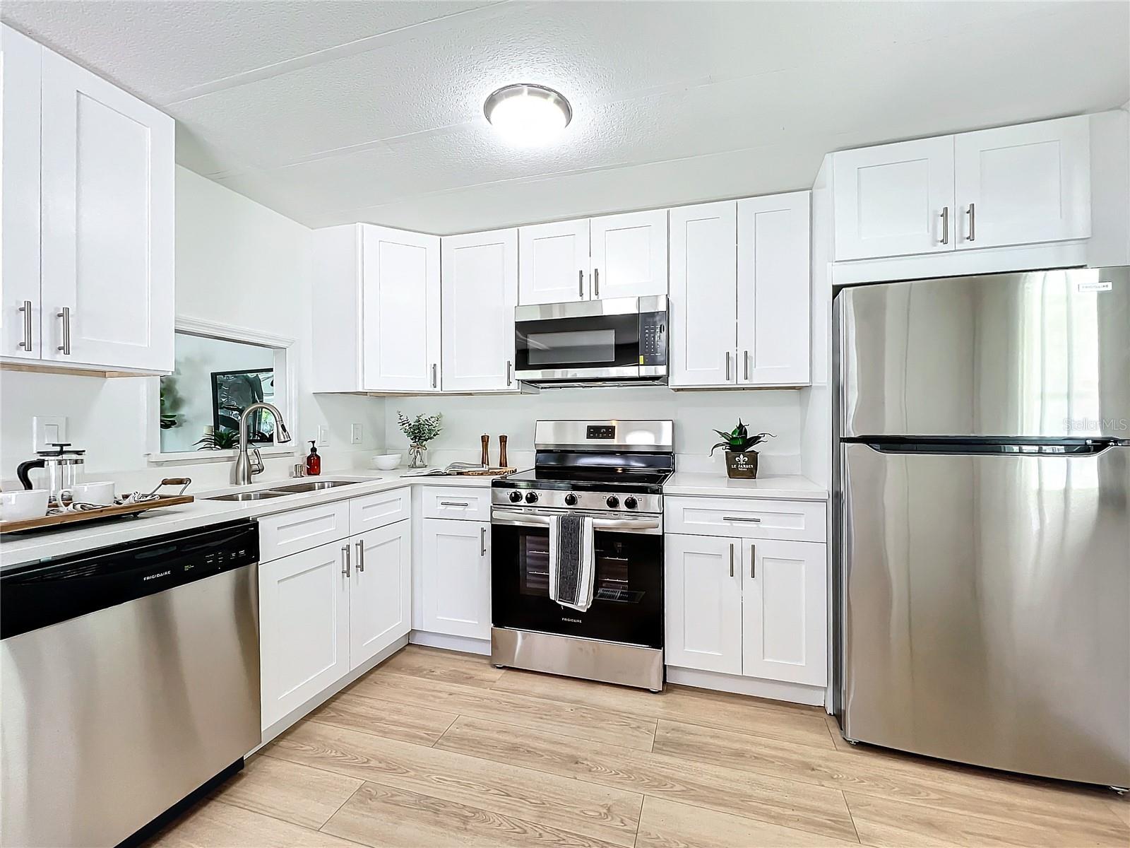 Image 2 of 23 For 241 Menlo Park Avenue