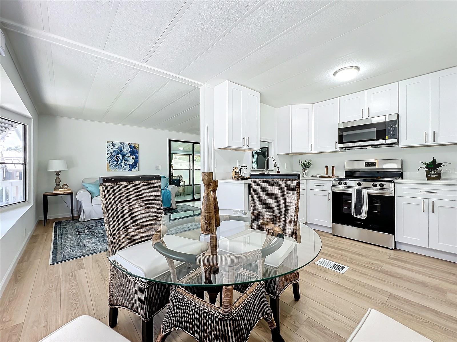 Image 6 of 23 For 241 Menlo Park Avenue