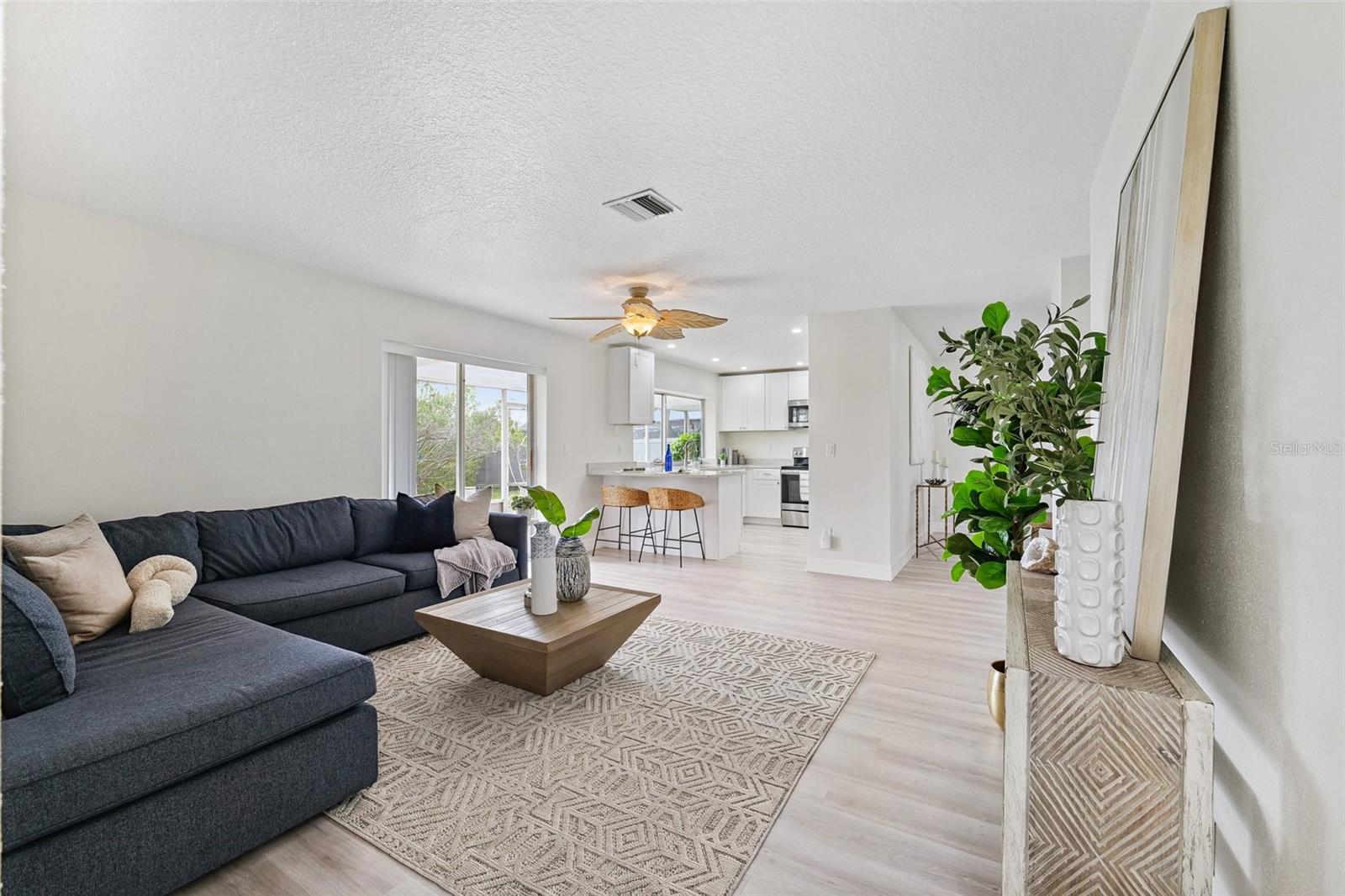 Listing photo id 8 for 6521 Bimini Court