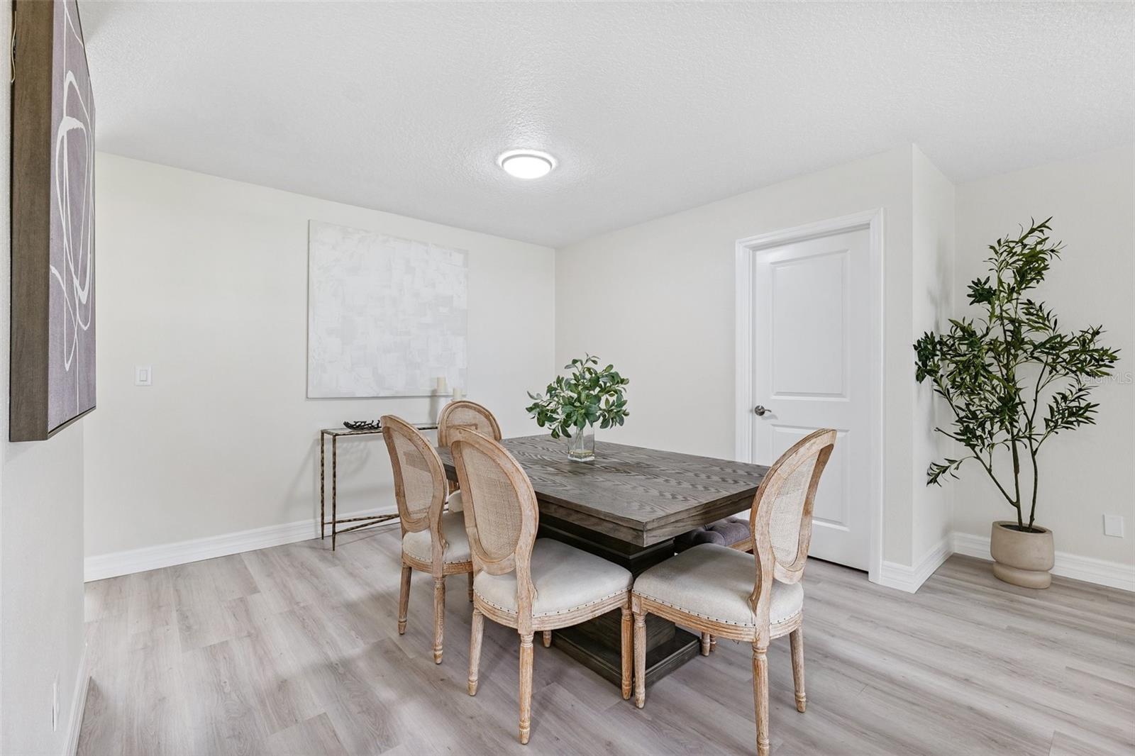 Listing photo id 9 for 6521 Bimini Court
