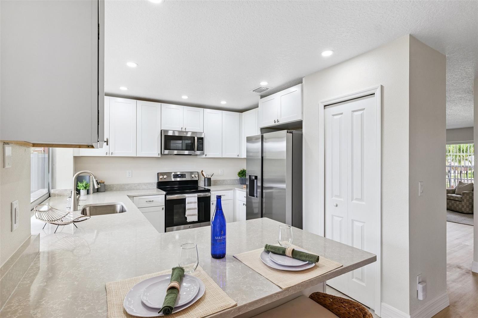 Listing photo id 14 for 6521 Bimini Court