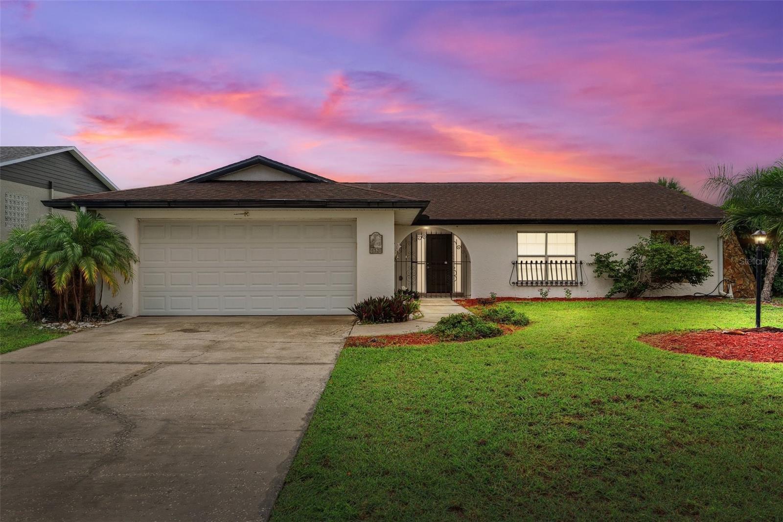 Listing photo id 0 for 6521 Bimini Court