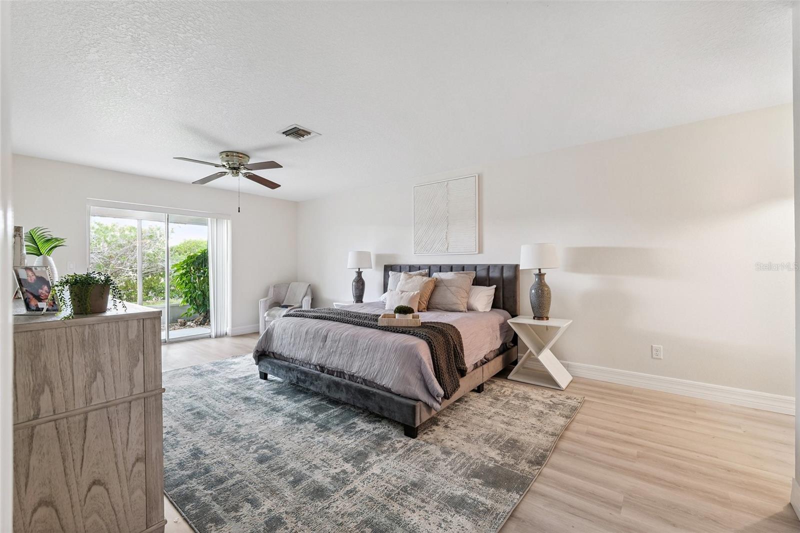 Listing photo id 18 for 6521 Bimini Court