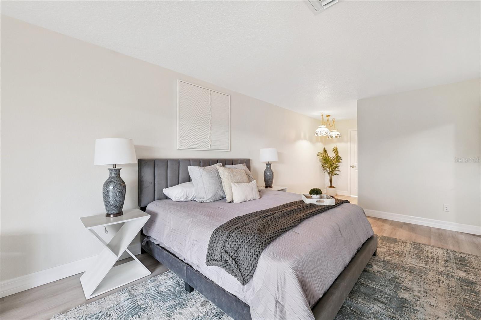 Listing photo id 19 for 6521 Bimini Court