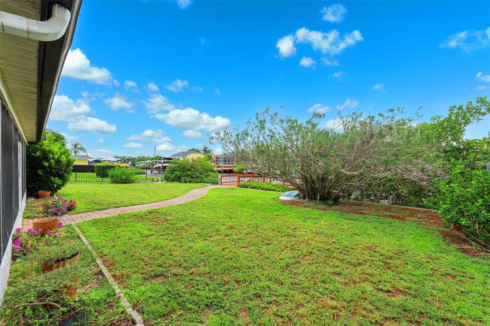 Listing photo id 35 for 6521 Bimini Court