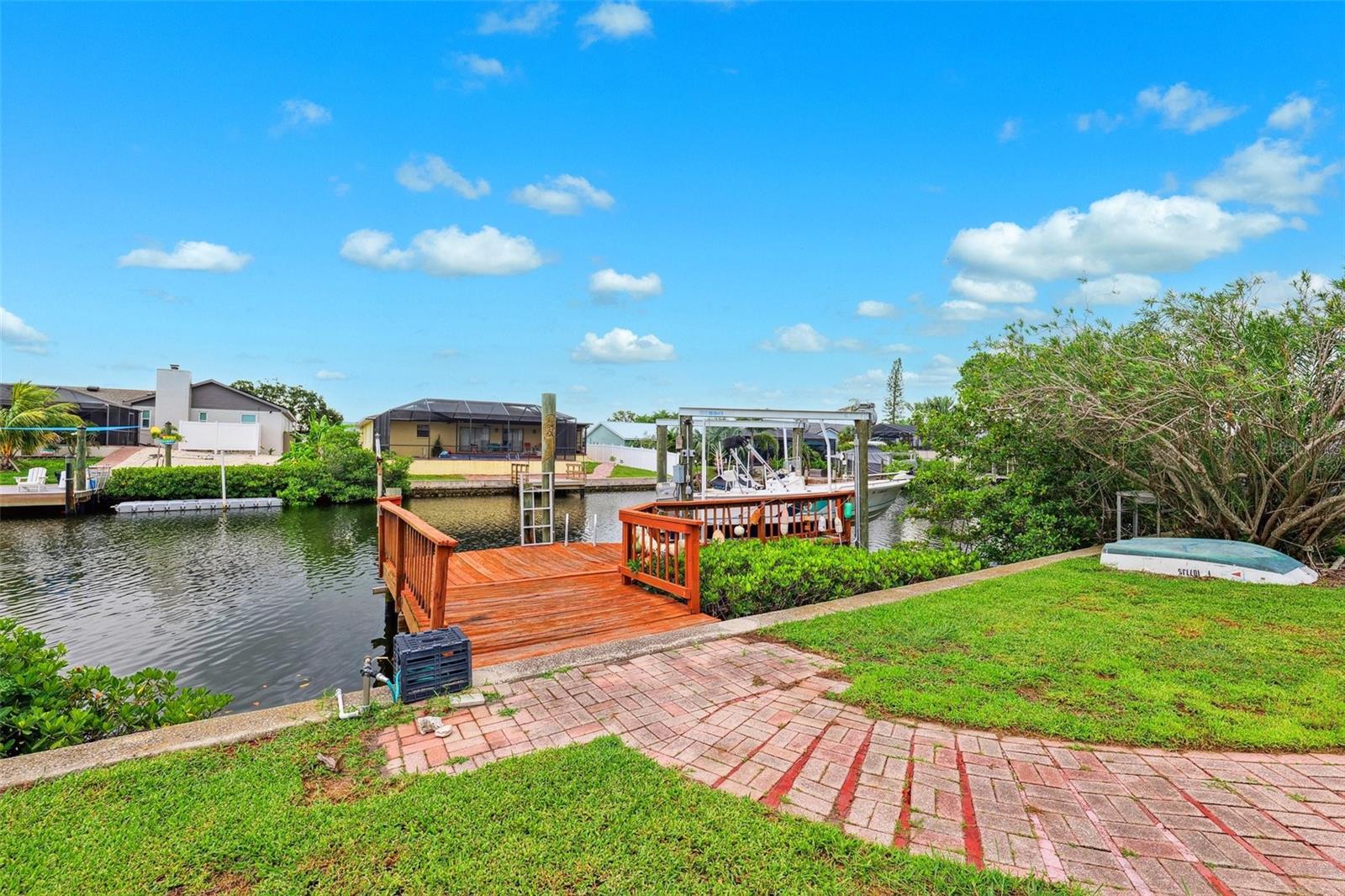 Listing photo id 36 for 6521 Bimini Court