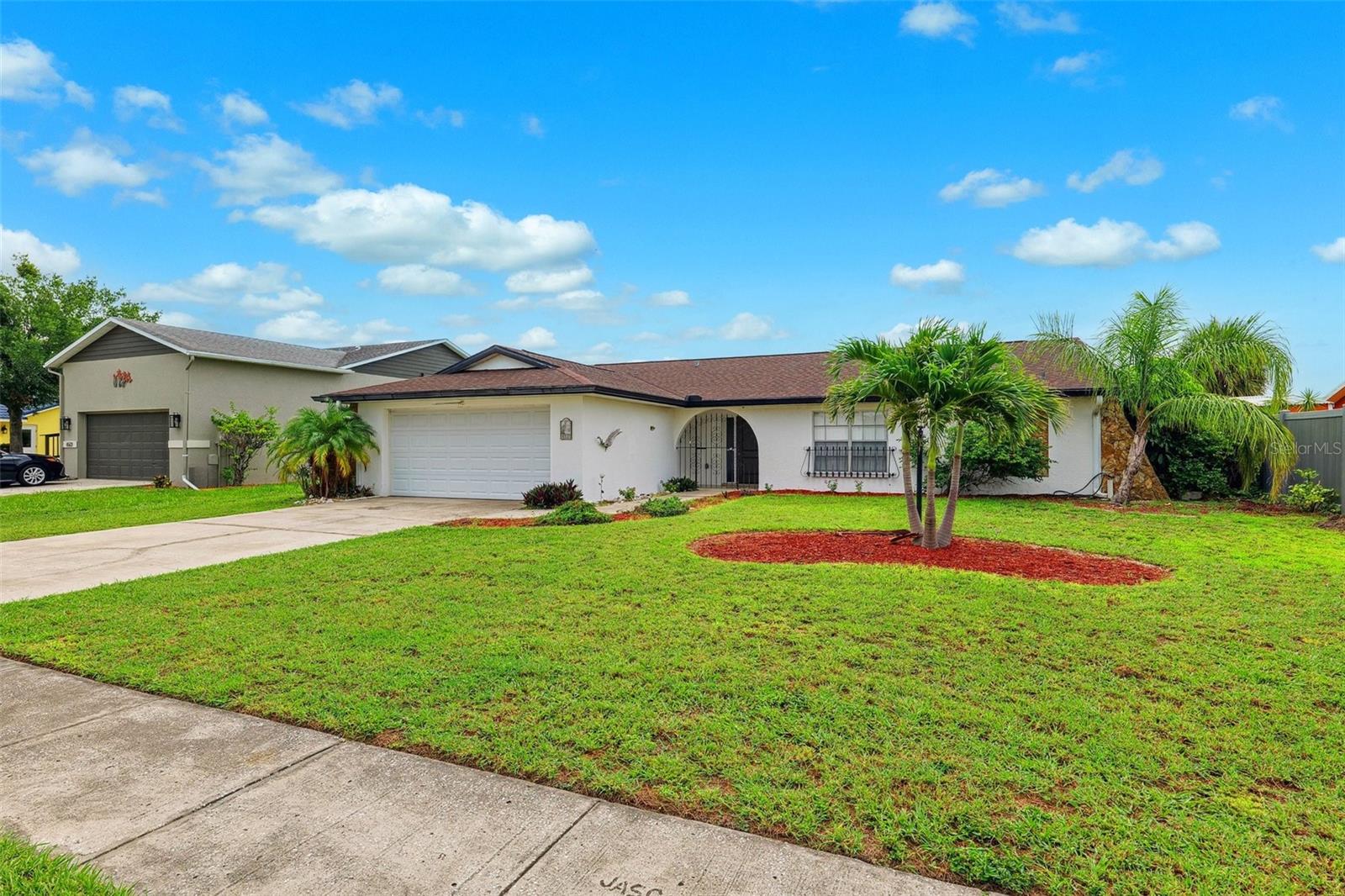 Listing photo id 2 for 6521 Bimini Court