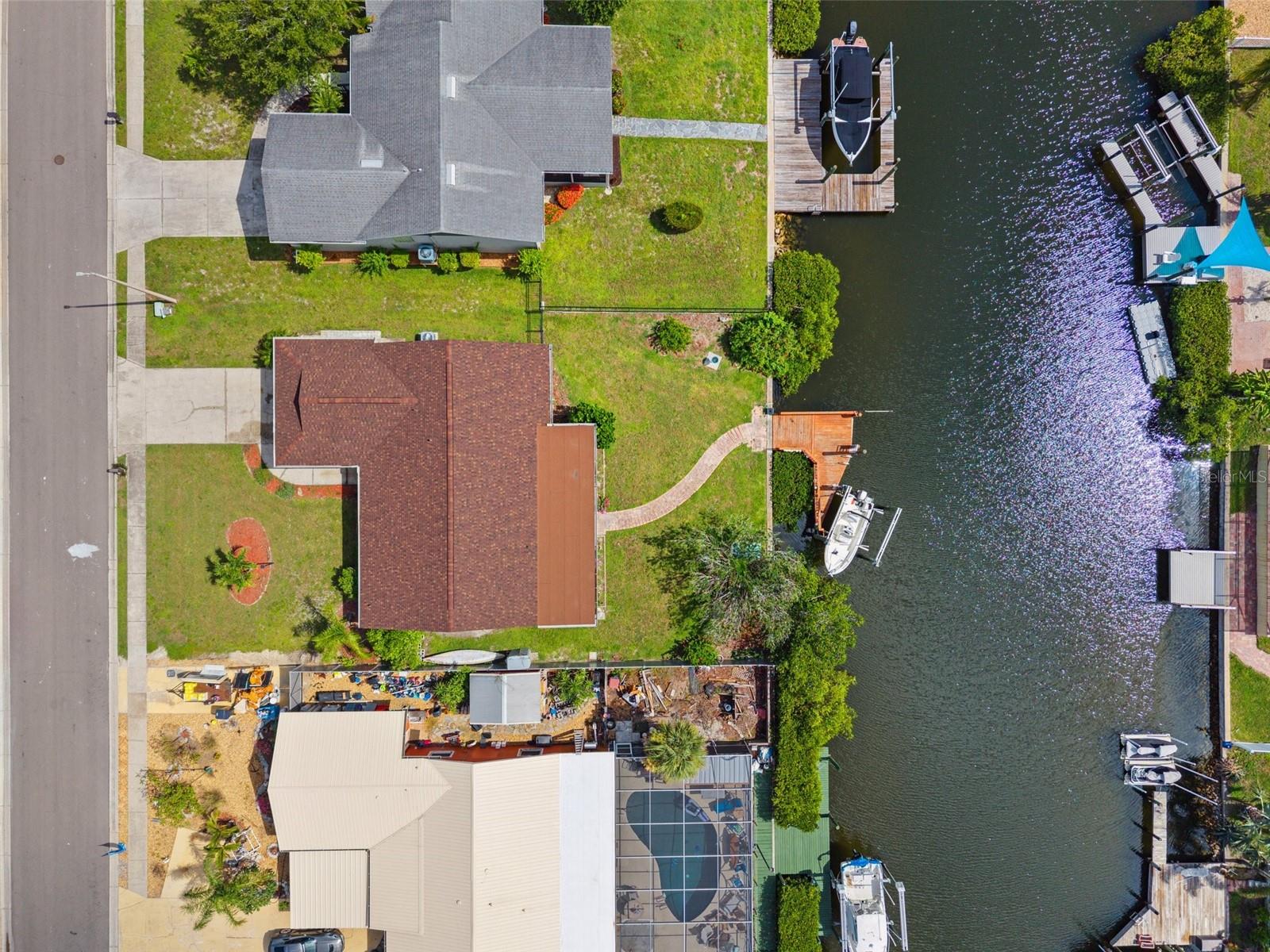 Listing photo id 40 for 6521 Bimini Court