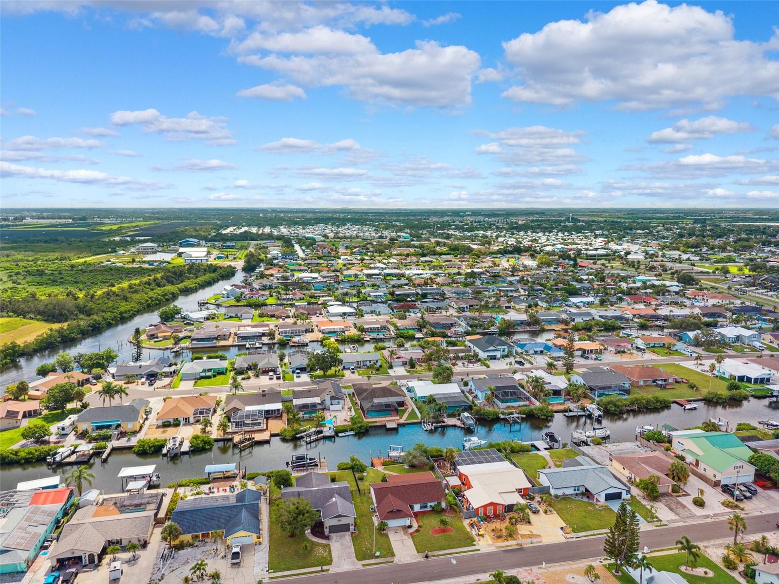 Listing photo id 46 for 6521 Bimini Court