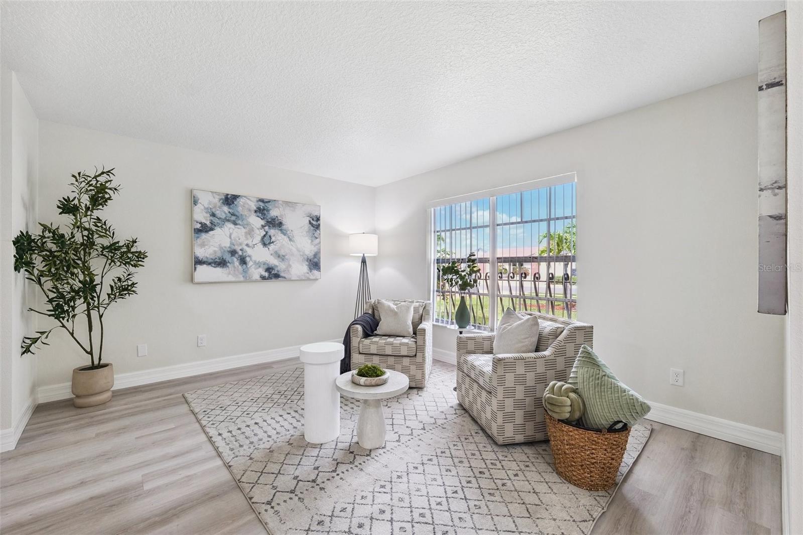 Listing photo id 3 for 6521 Bimini Court
