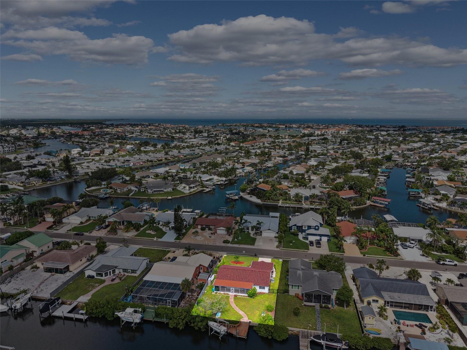 Listing photo id 52 for 6521 Bimini Court