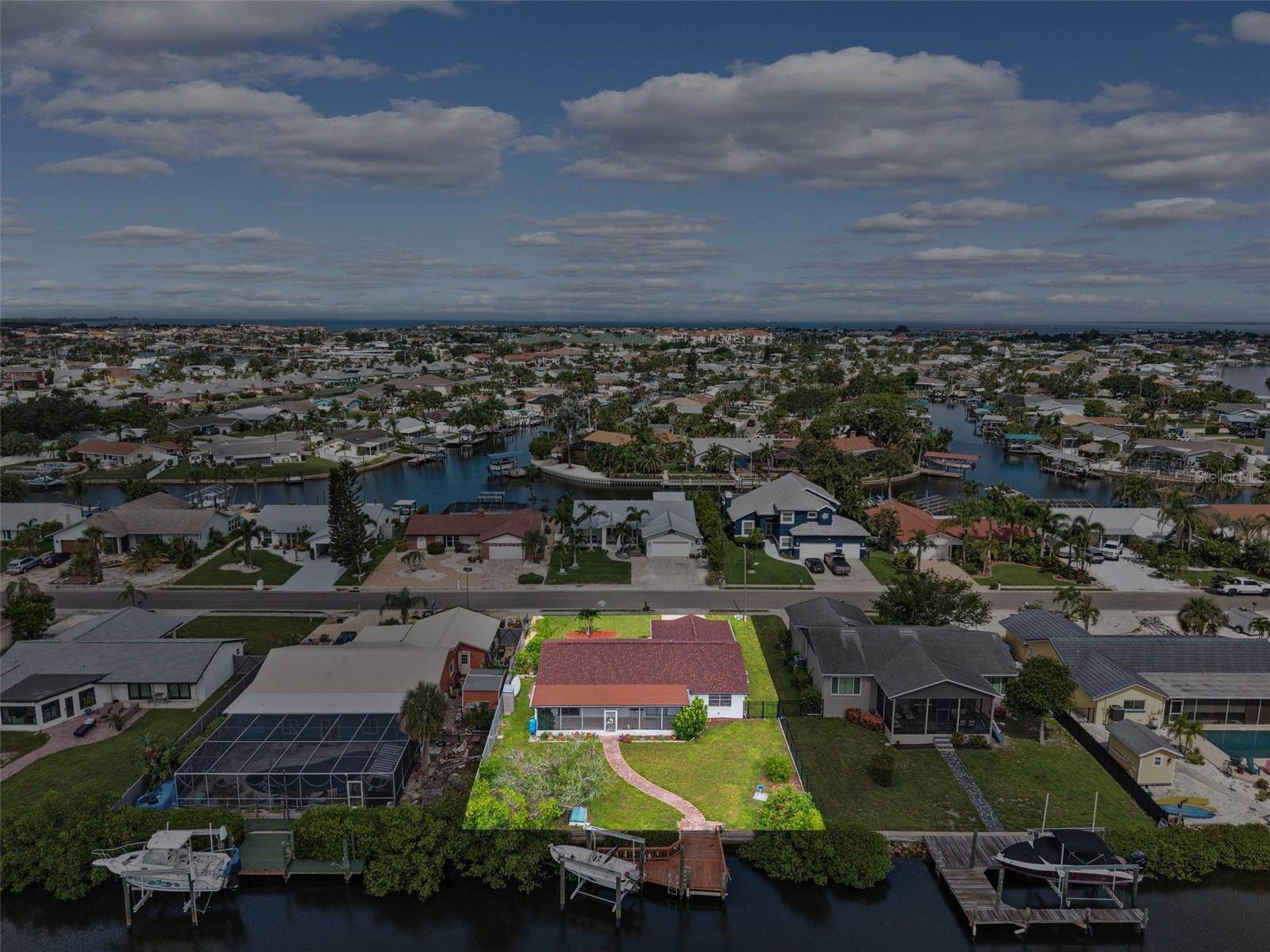 Listing photo id 53 for 6521 Bimini Court
