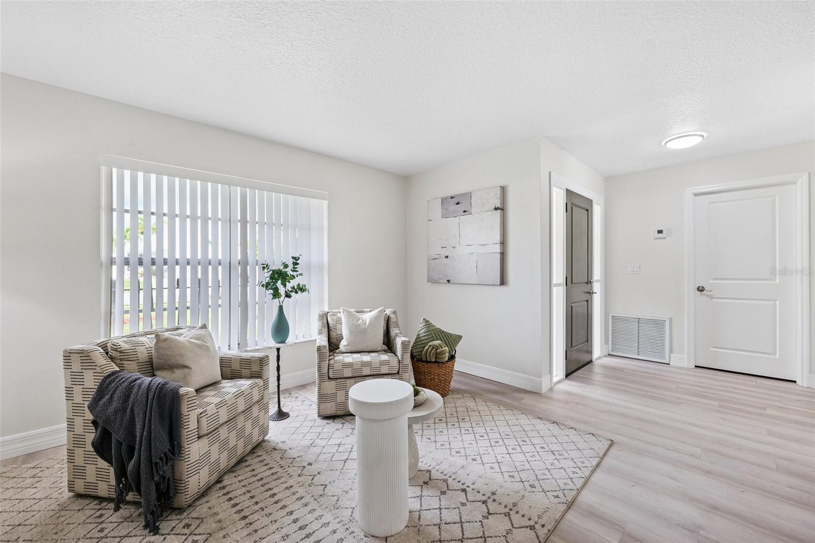 Listing photo id 4 for 6521 Bimini Court
