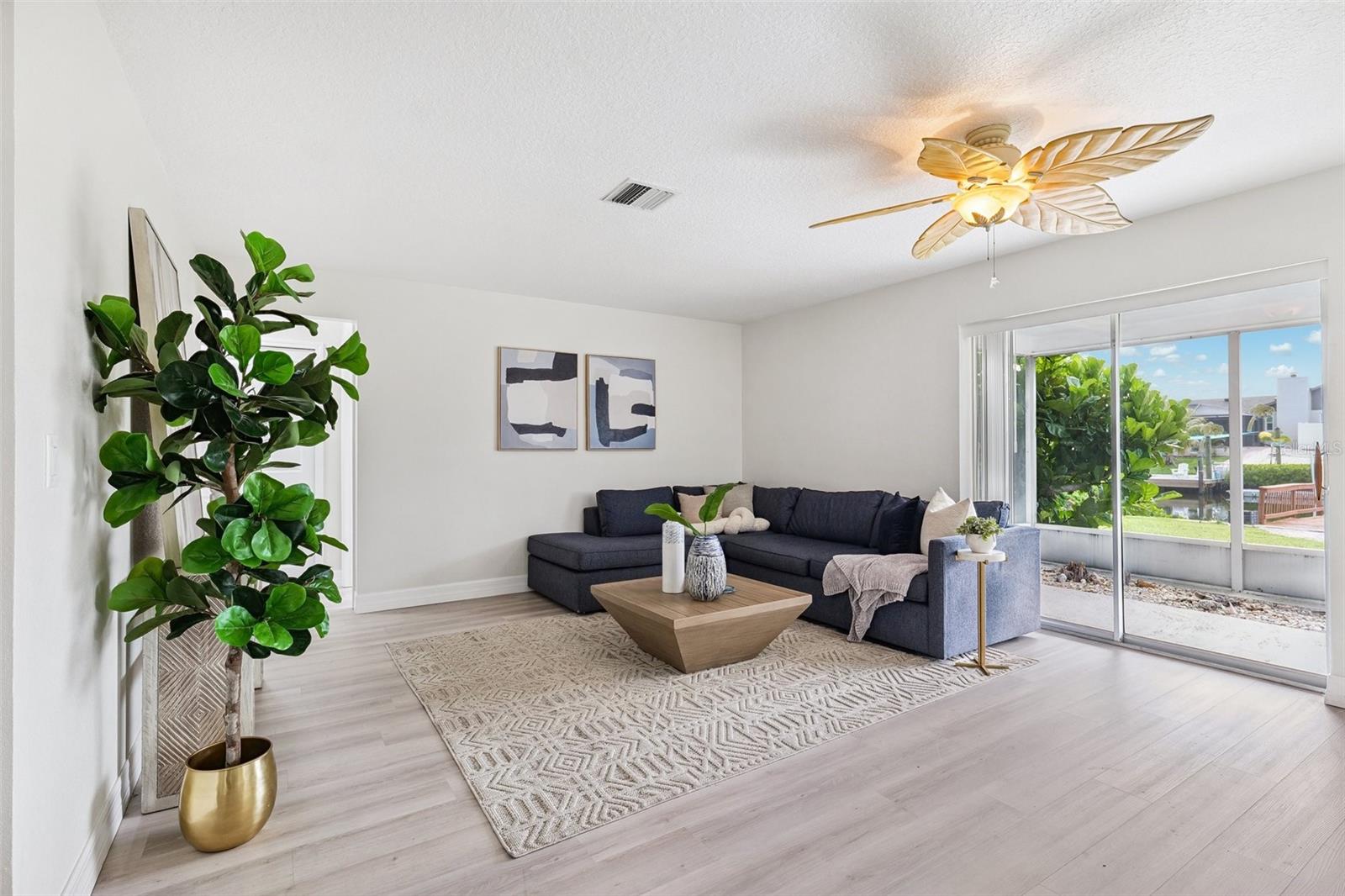 Listing photo id 5 for 6521 Bimini Court