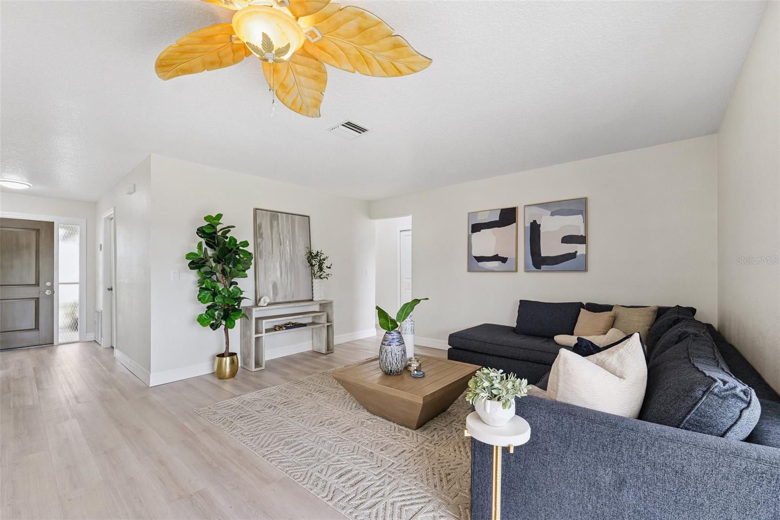 Listing photo id 7 for 6521 Bimini Court