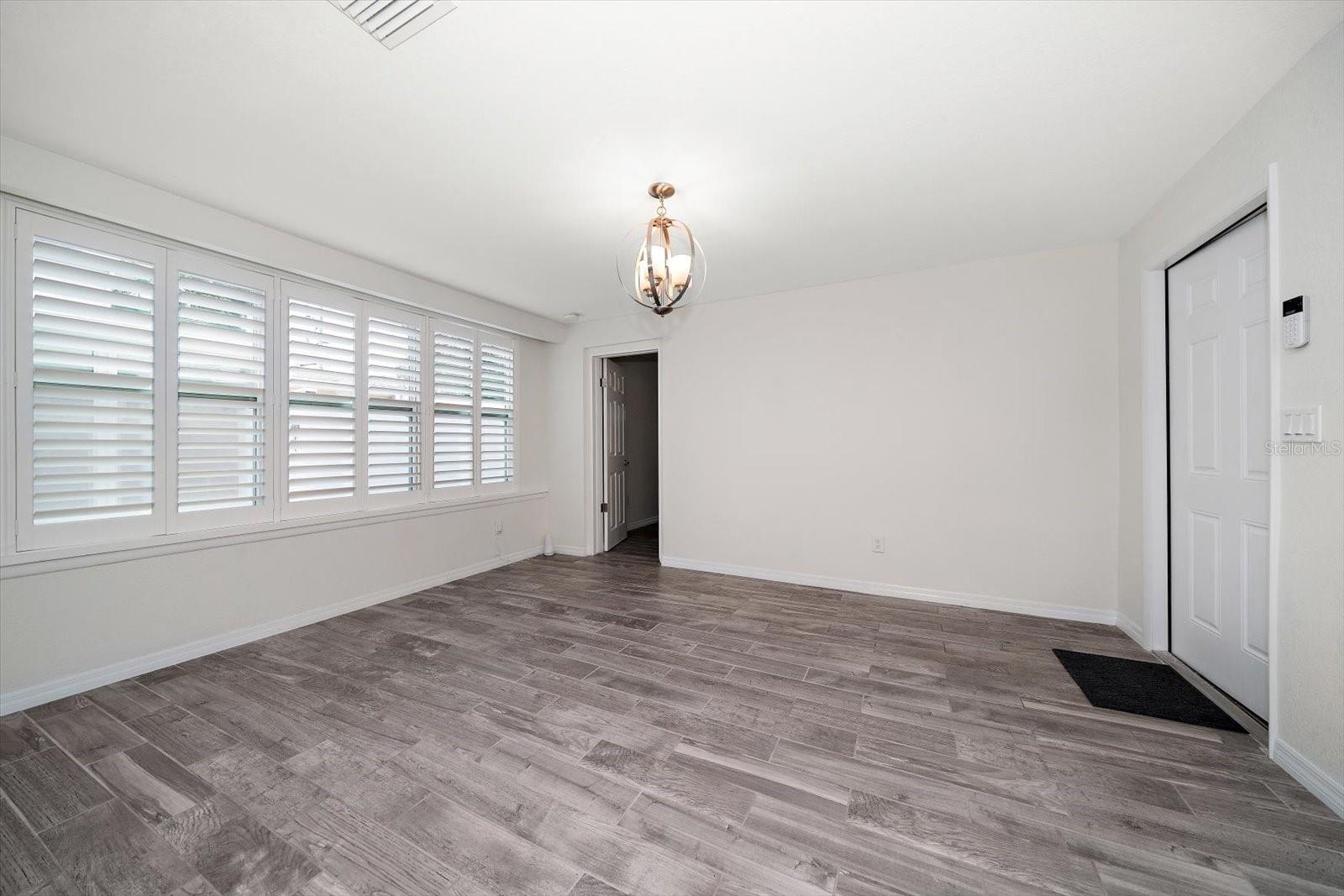 Image 21 of 31 For 520 34th Avenue N