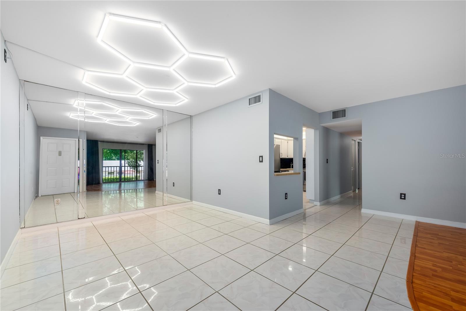 Image 3 of 47 For 3114 Lake Pine Way H2