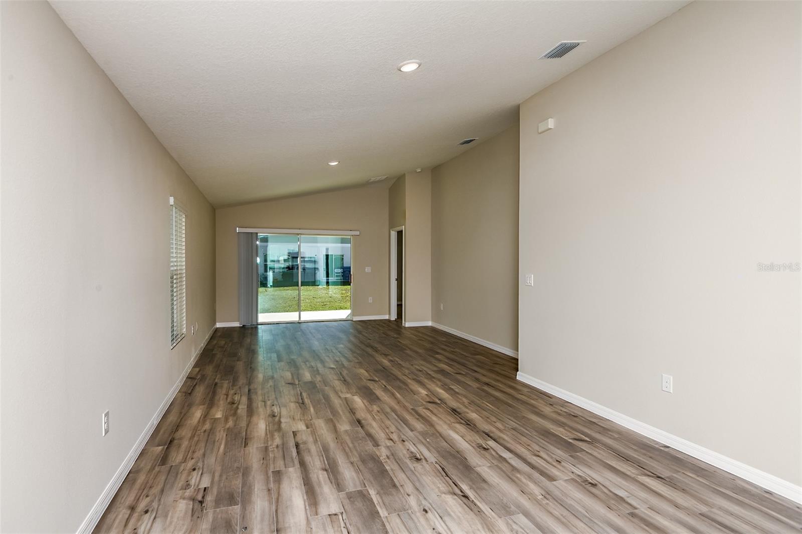 Listing photo id 3 for 36958 Sagemoor Drive