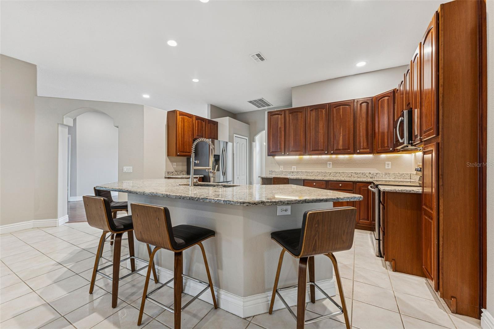 Image 10 of 48 For 25946 Buckthorn Avenue
