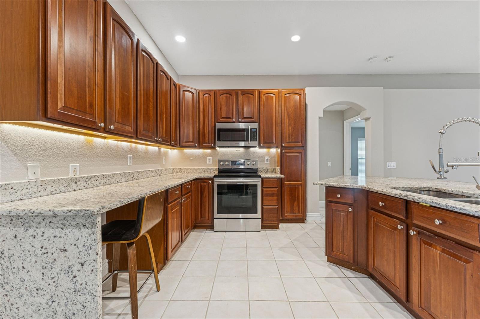 Image 11 of 48 For 25946 Buckthorn Avenue
