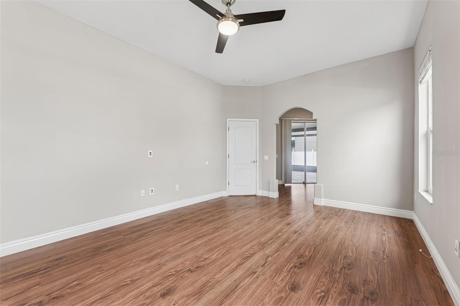 Image 17 of 48 For 25946 Buckthorn Avenue