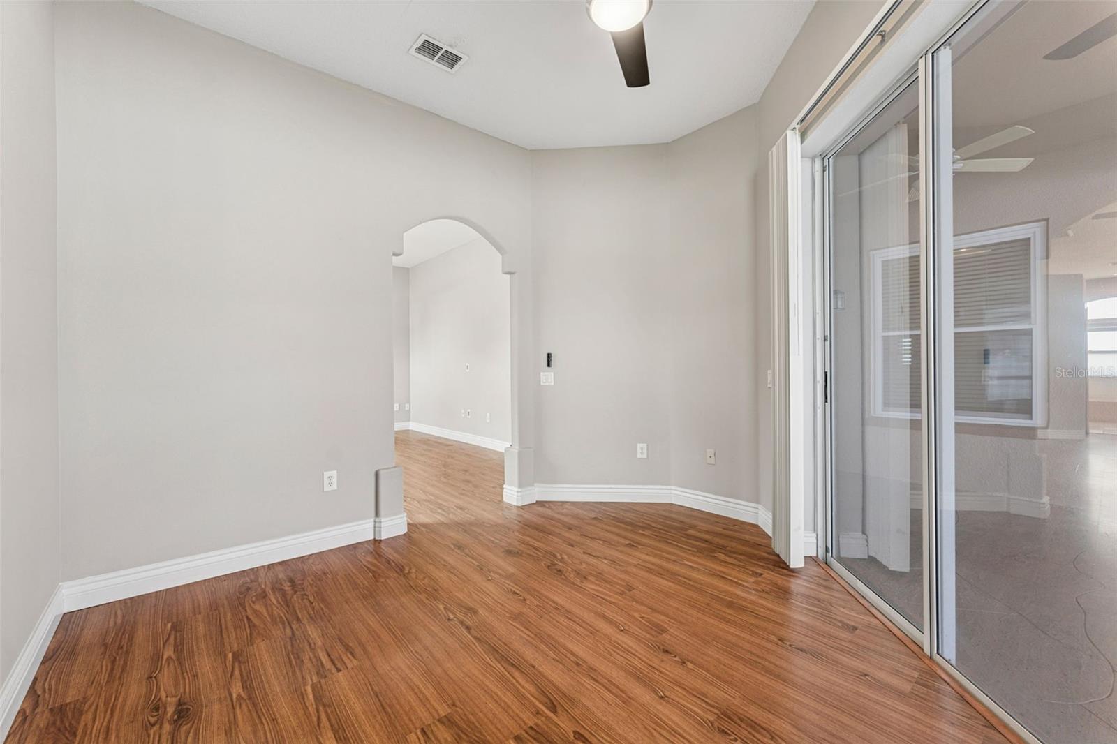 Image 19 of 48 For 25946 Buckthorn Avenue
