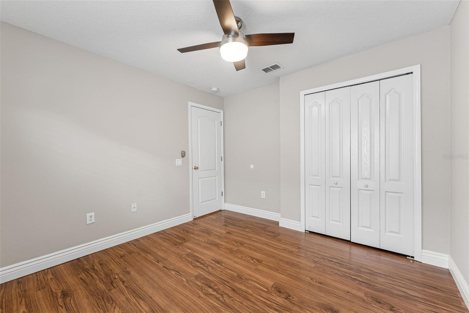 Image 26 of 48 For 25946 Buckthorn Avenue