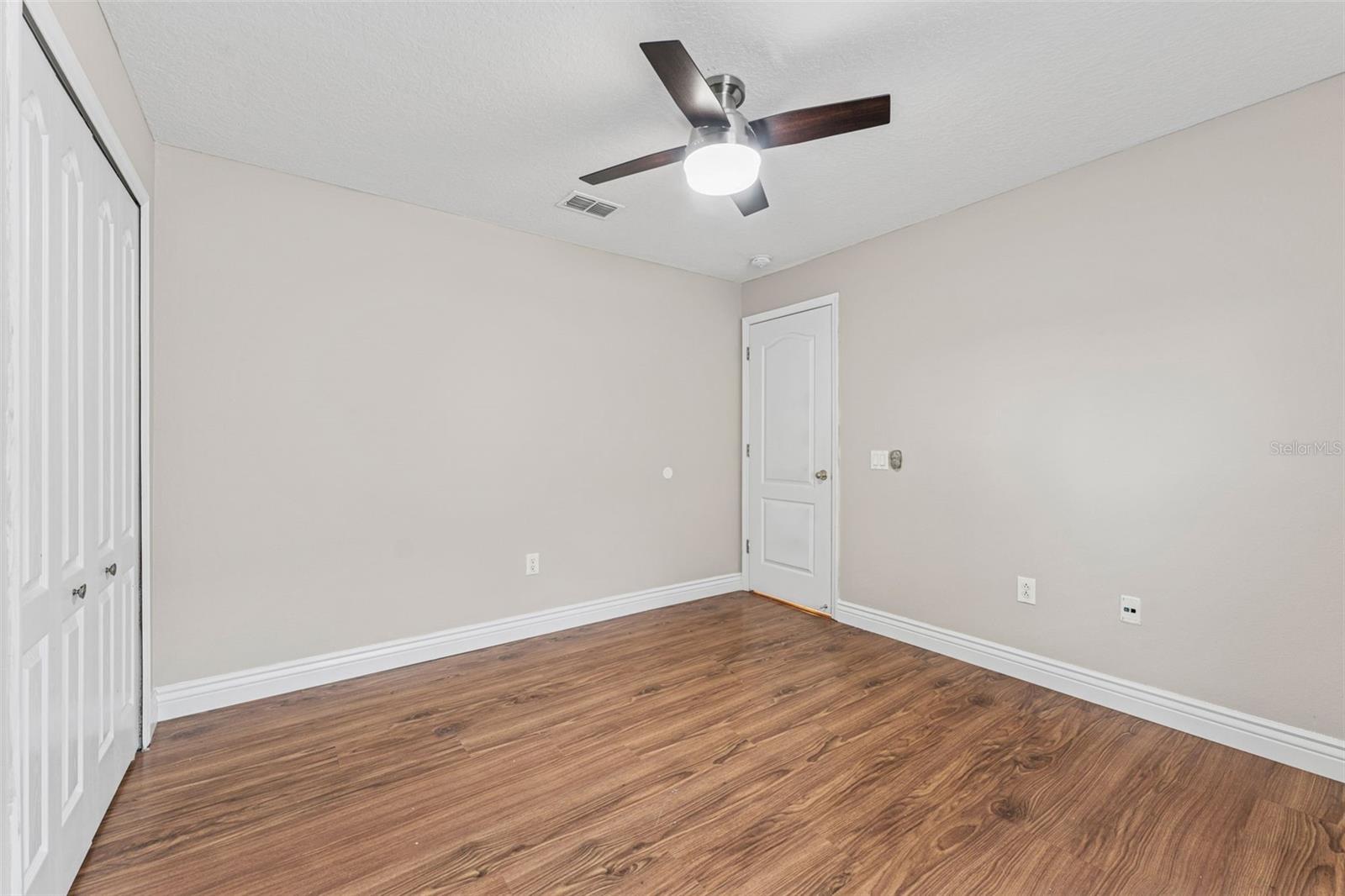 Image 30 of 48 For 25946 Buckthorn Avenue