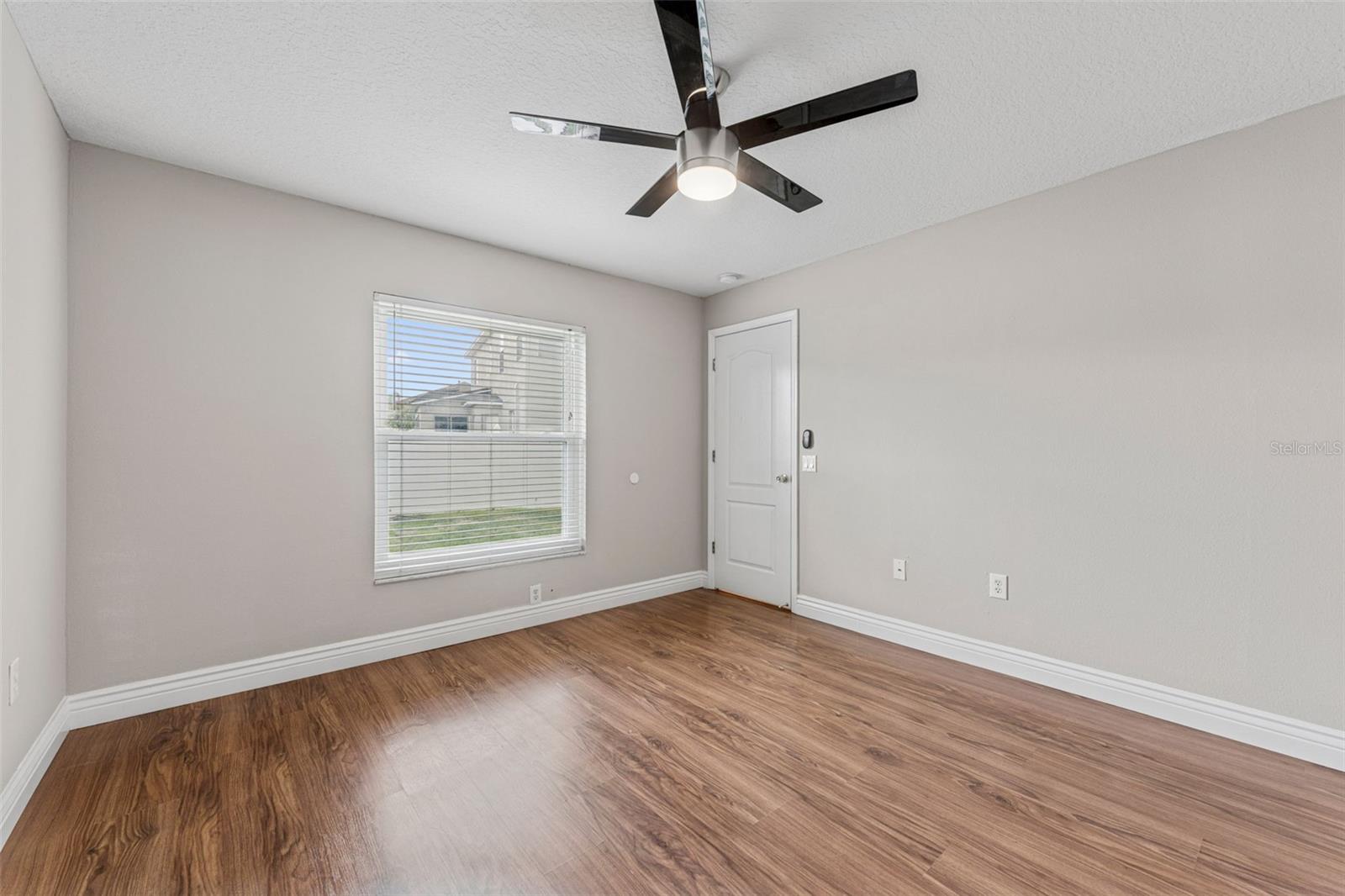 Image 34 of 48 For 25946 Buckthorn Avenue