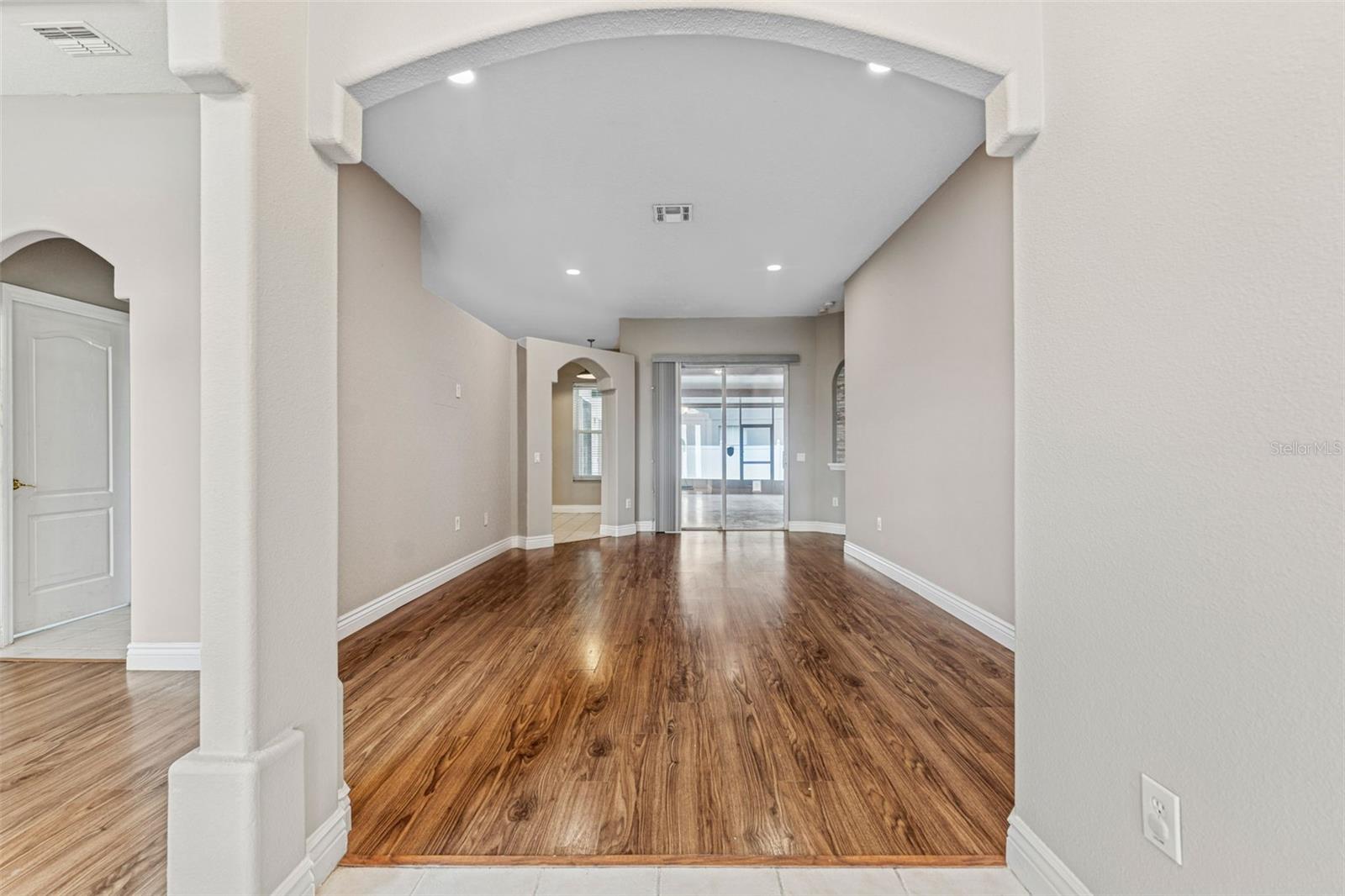 Image 4 of 48 For 25946 Buckthorn Avenue