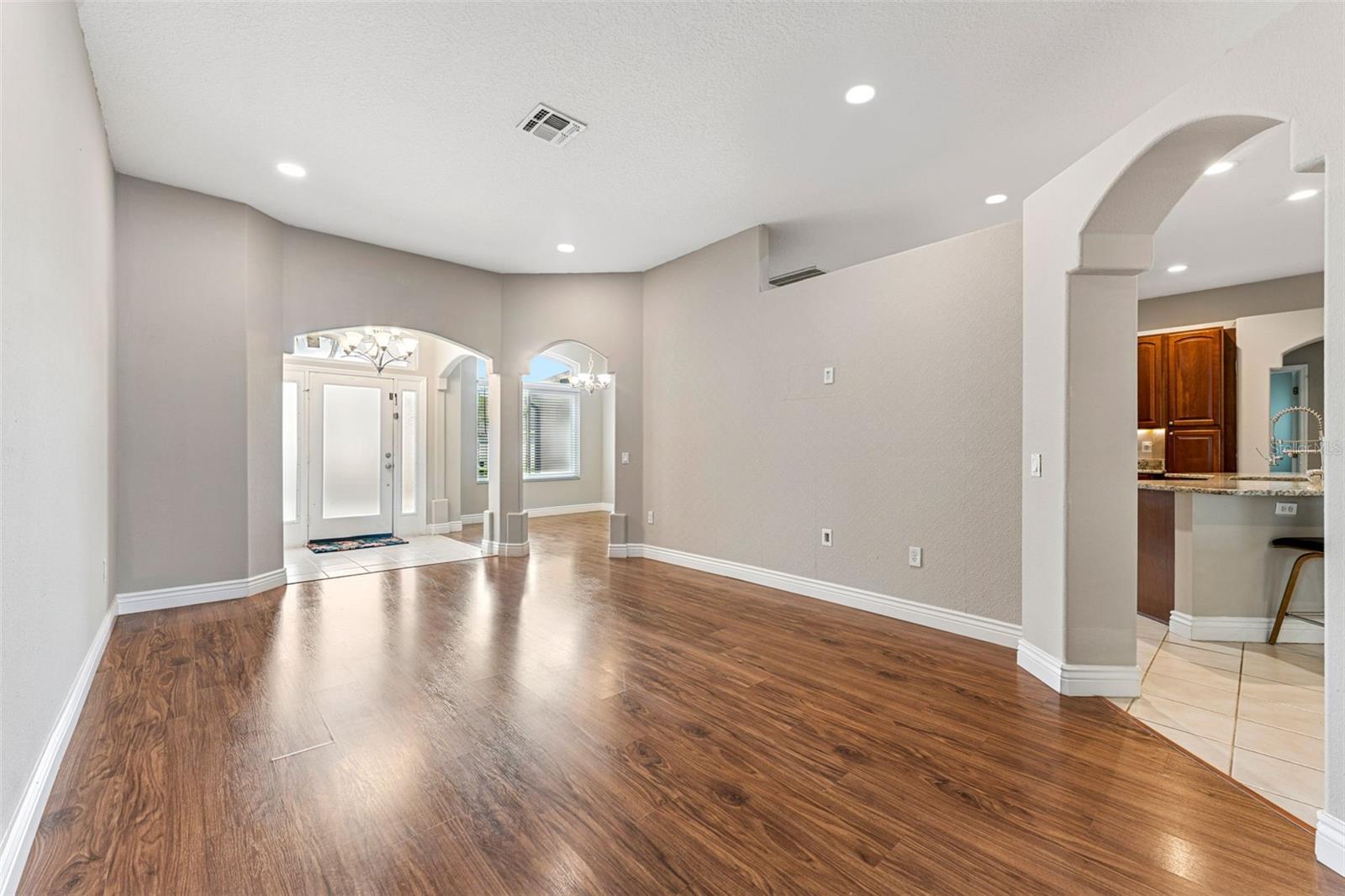 Image 6 of 48 For 25946 Buckthorn Avenue