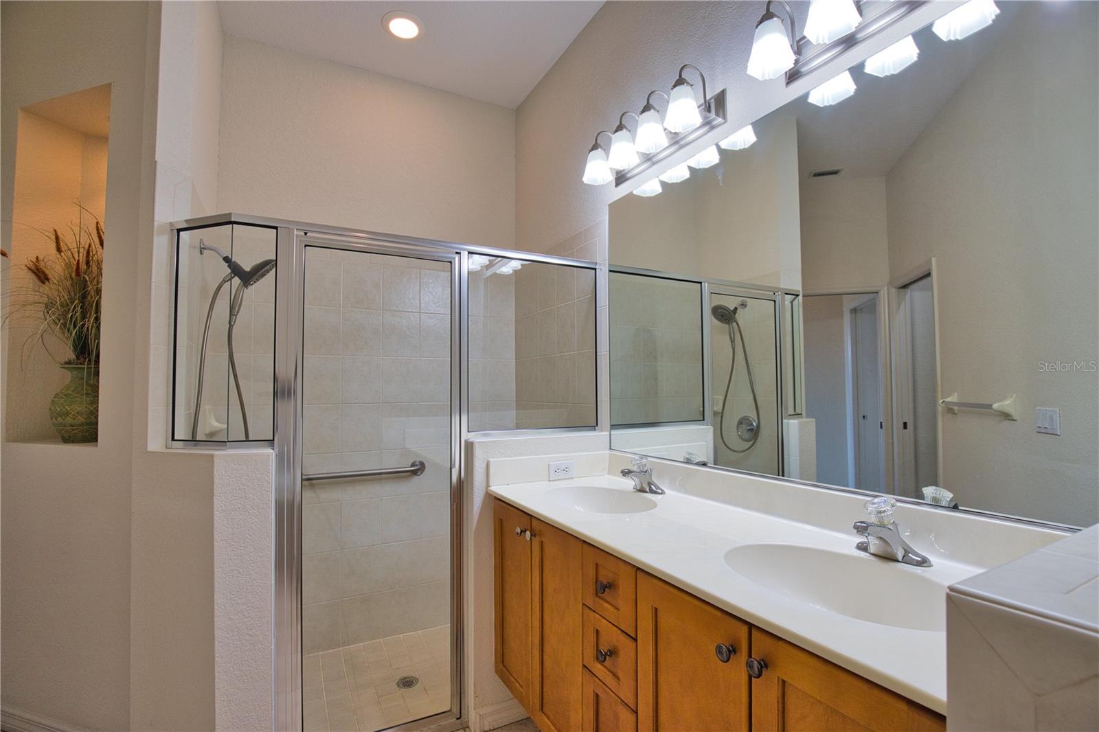 Image 24 of 57 For 8354 Palmetto Court
