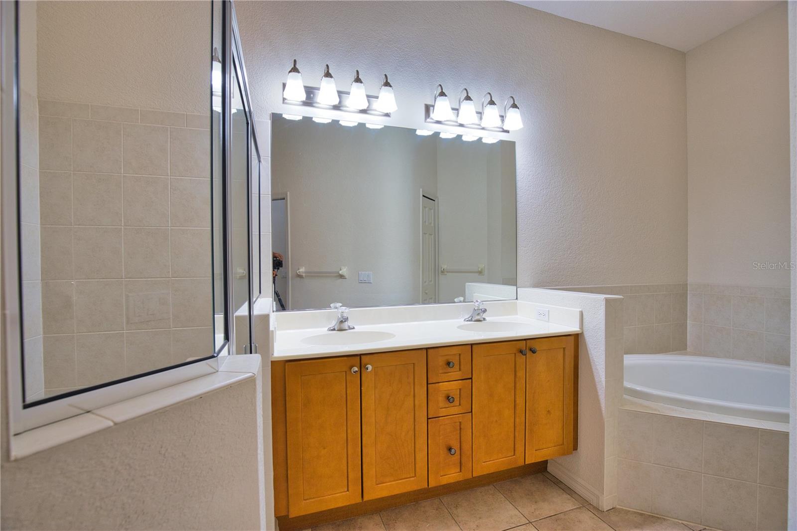 Image 25 of 57 For 8354 Palmetto Court