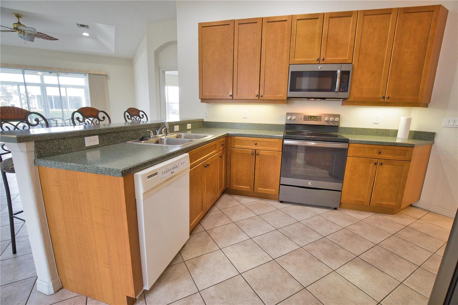 Image 7 of 57 For 8354 Palmetto Court