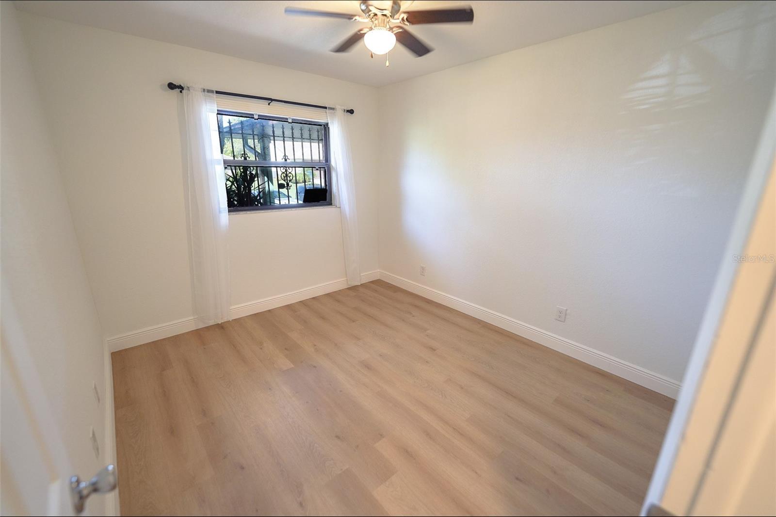 Image 12 of 29 For 10729 Drummond Road