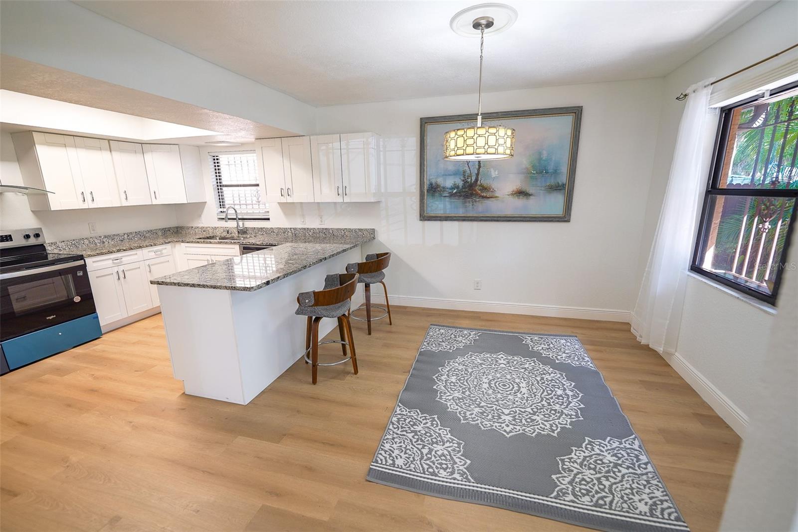 Image 21 of 29 For 10729 Drummond Road