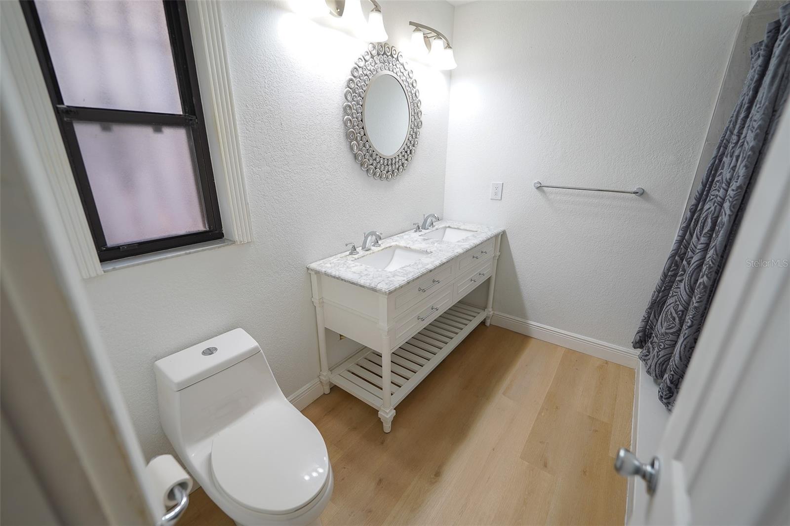 Image 4 of 29 For 10729 Drummond Road