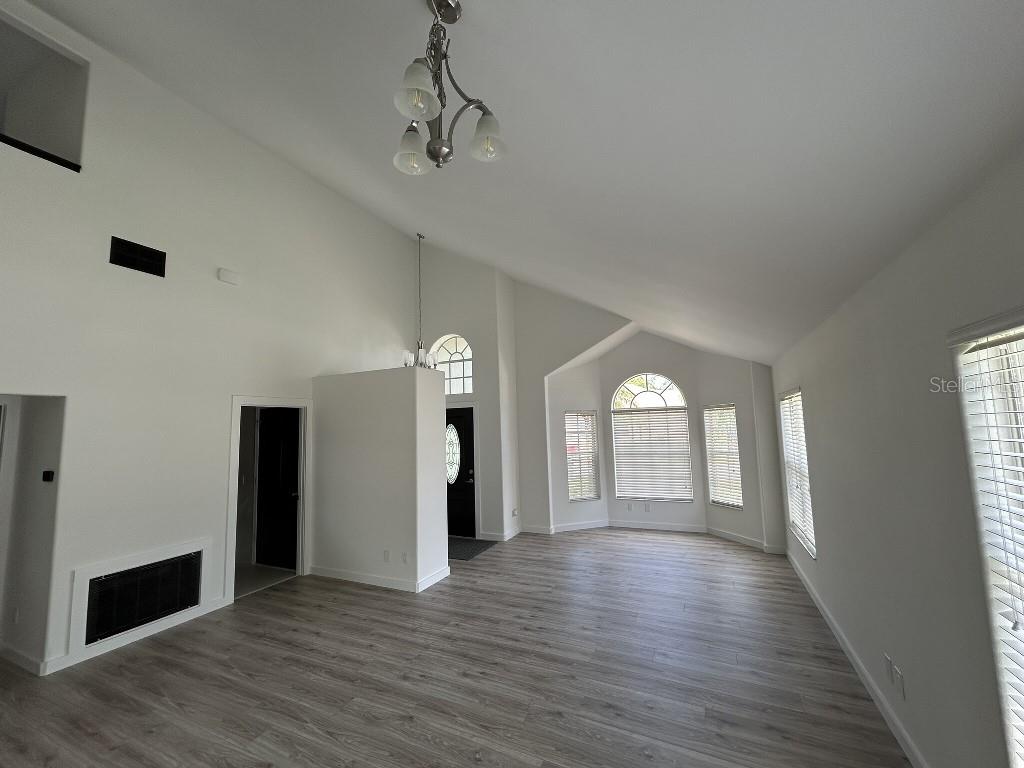 Image 10 of 24 For 13774 Meadowpark Avenue