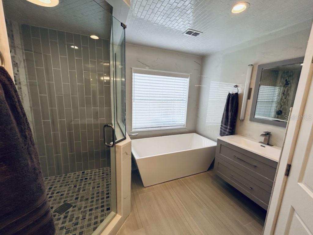 Image 5 of 24 For 13774 Meadowpark Avenue