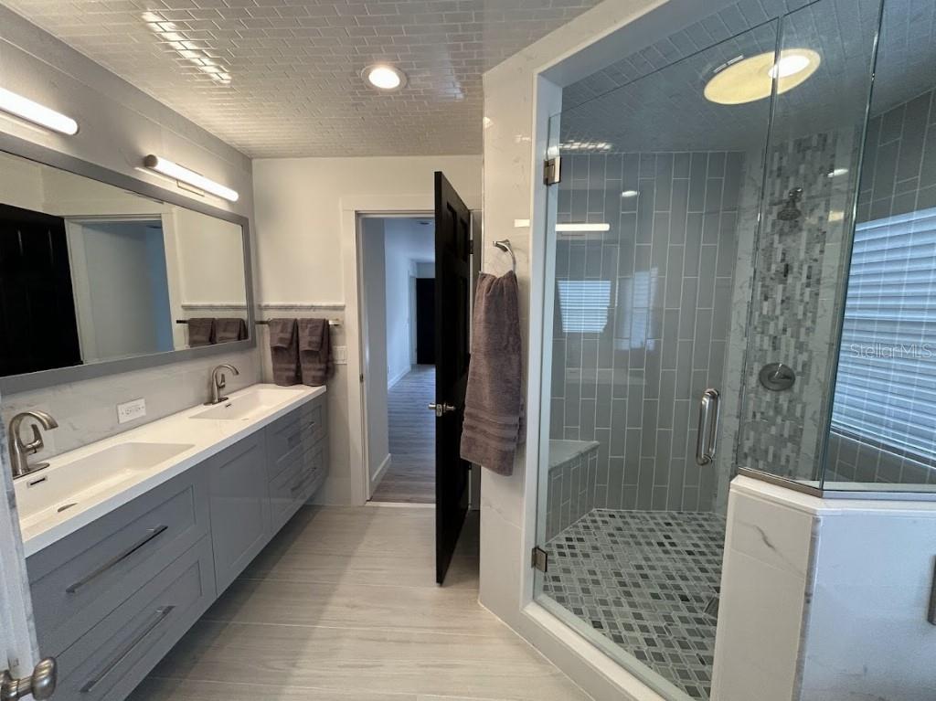 Image 6 of 24 For 13774 Meadowpark Avenue
