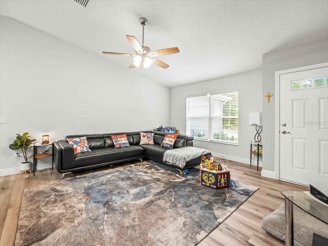 Listing photo id 5 for 8737 Spikes Way