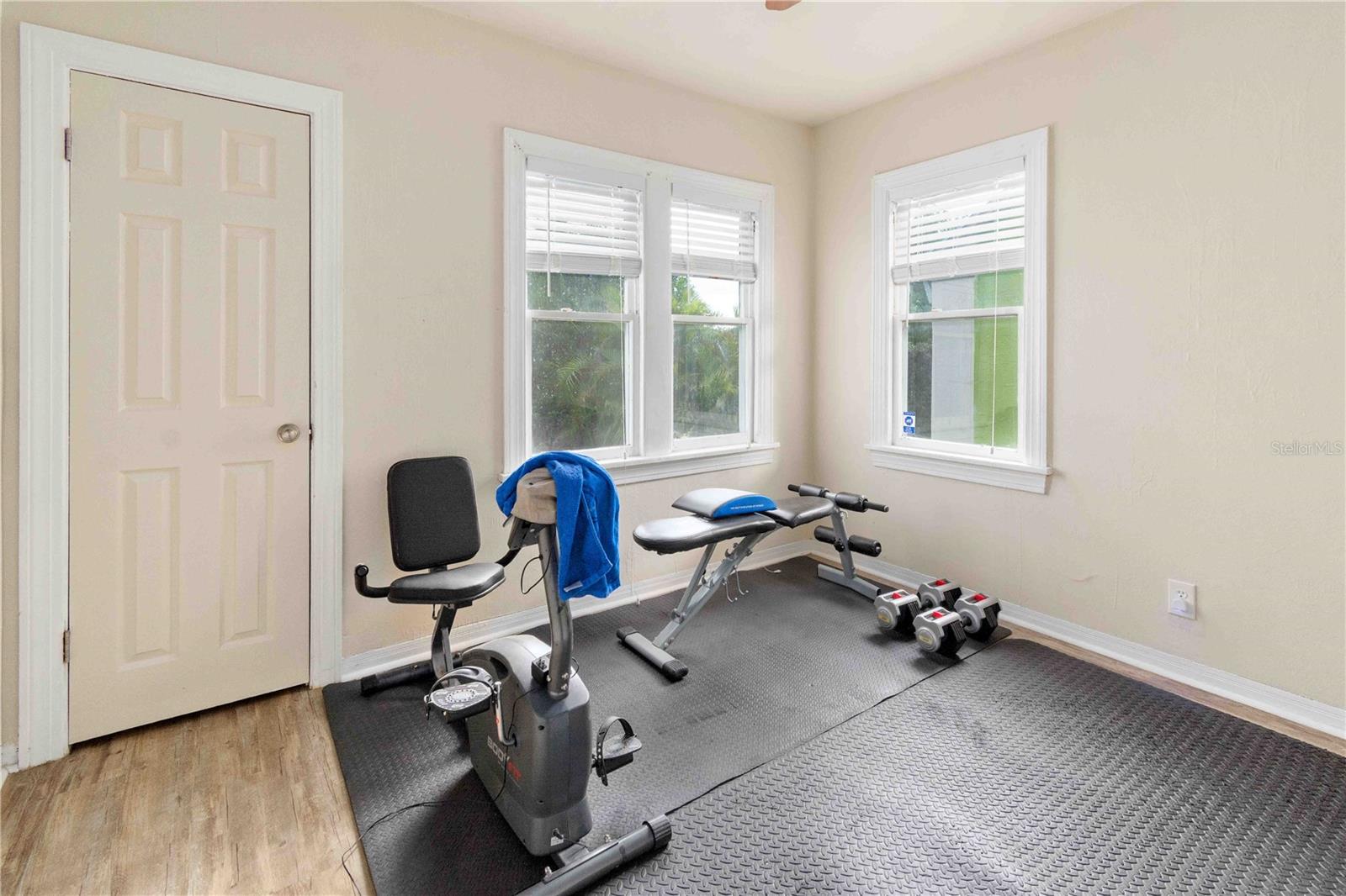 Image 15 of 30 For 4411 3rd Avenue S