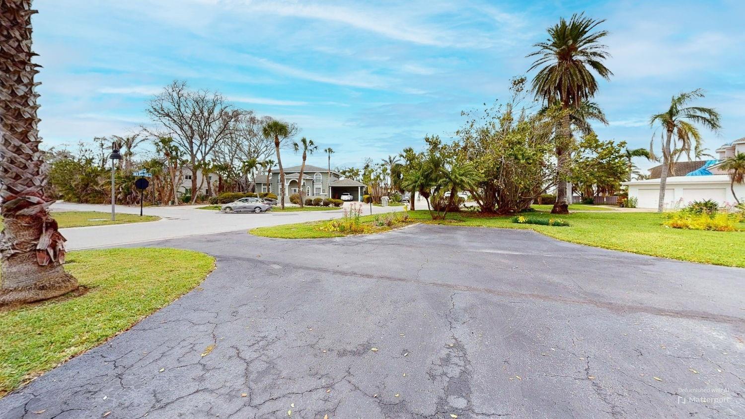 Image 4 of 9 For 179 Bath Club Boulevard N