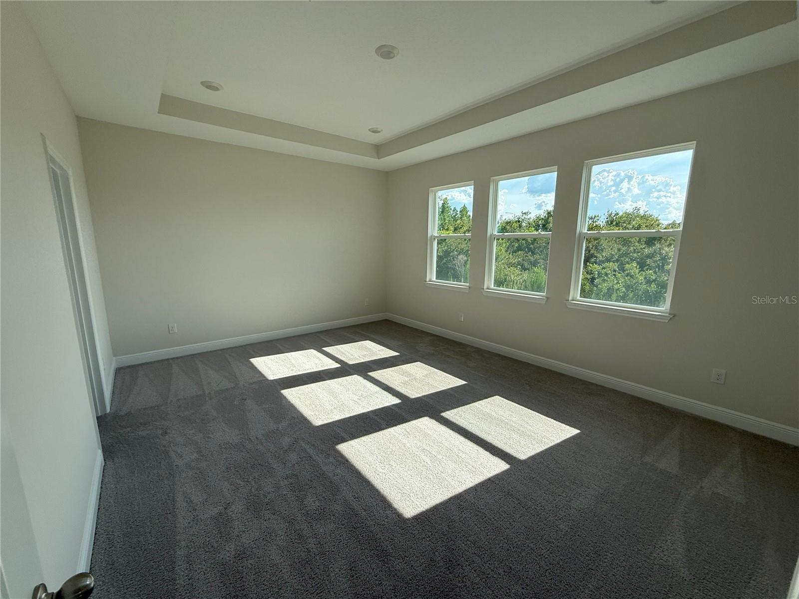 Listing photo id 8 for 2113 Warren Acres Boulevard