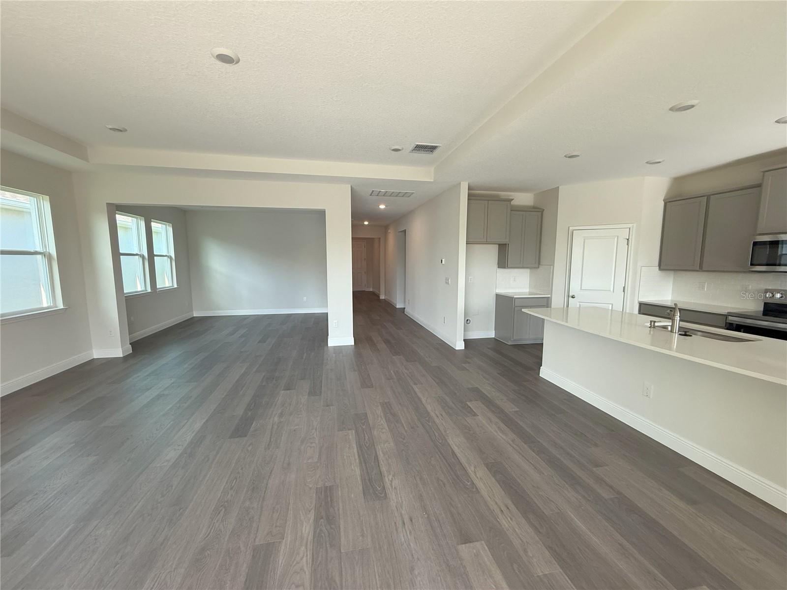 Listing photo id 10 for 2113 Warren Acres Boulevard