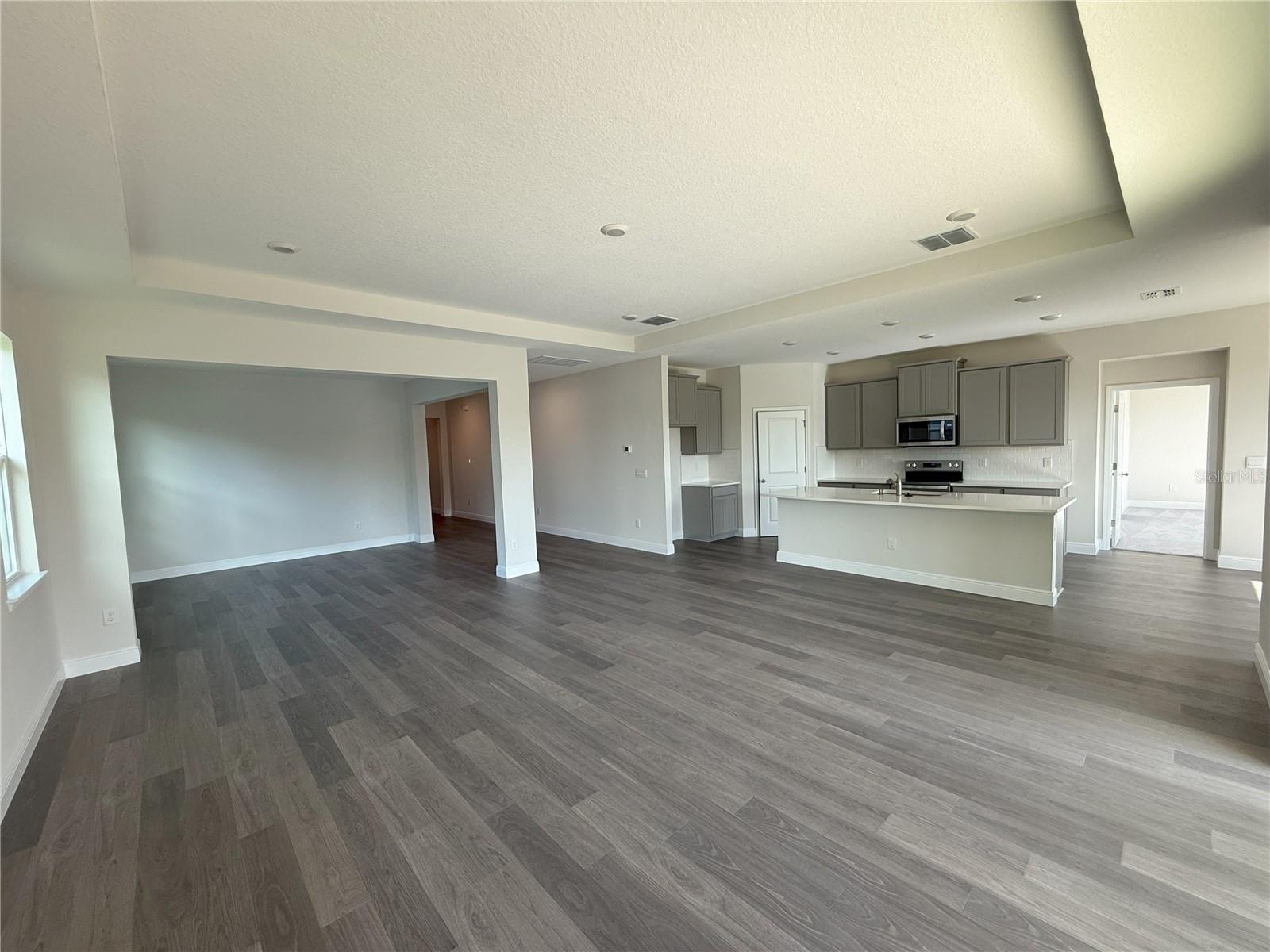 Listing photo id 11 for 2113 Warren Acres Boulevard